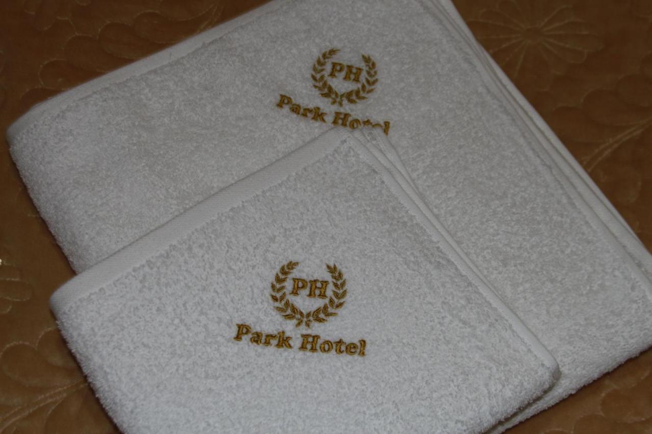 Park Hotel Kutaisi Bagian luar foto