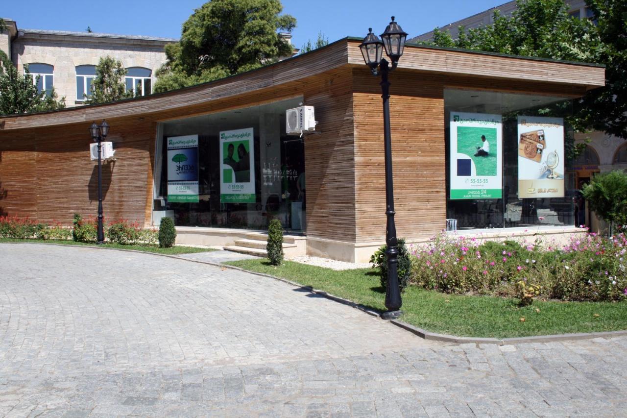 Park Hotel Kutaisi Bagian luar foto