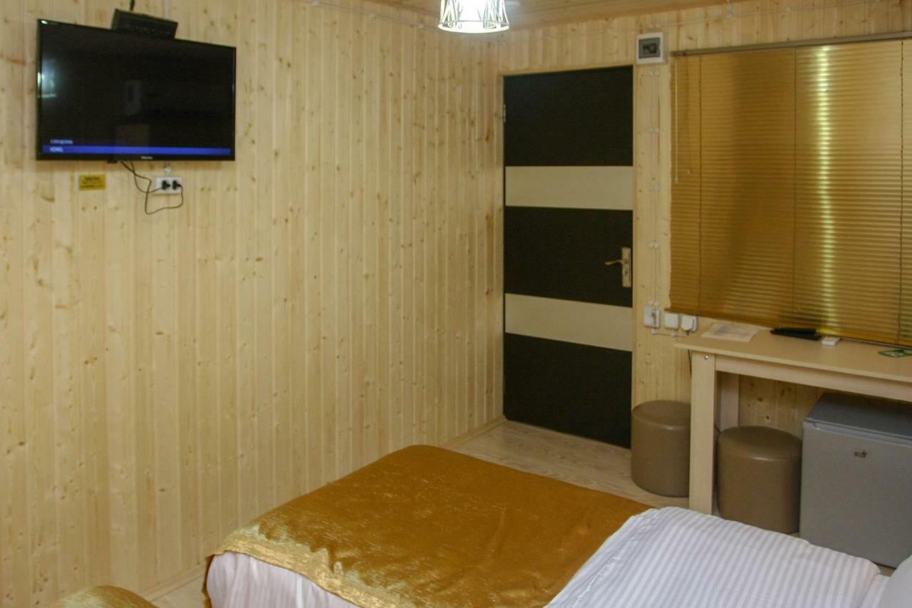 Park Hotel Kutaisi Bagian luar foto
