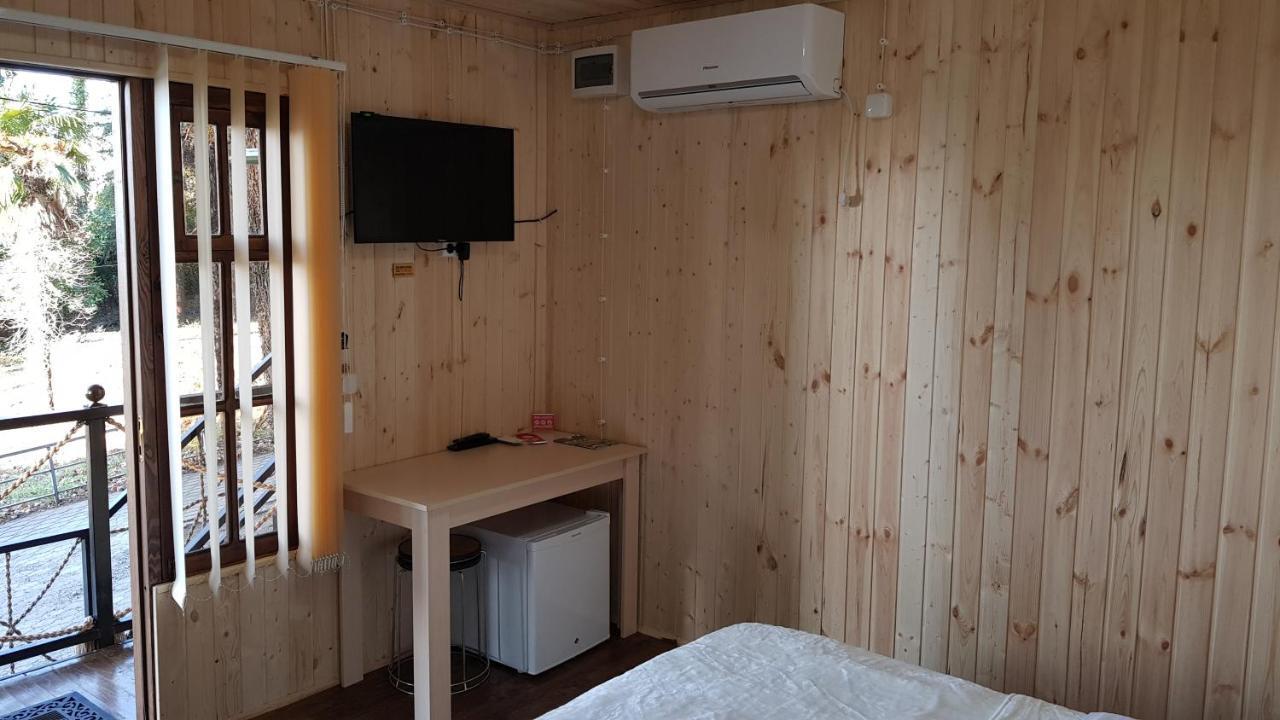 Park Hotel Kutaisi Bagian luar foto